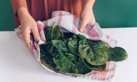 Mỹ đánh giá "rau tốt bậc nhất thế giới" hóa ra là rau quen thuộc Việt Nam bán đầy chợ