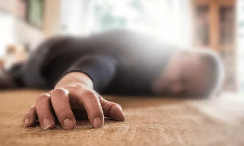Người đàn ông 45 tuổi tử vong vì thói quen ăn sáng "vạn người mê", bác sĩ nói thẳng điều "chí mạng" nhiều người mắc