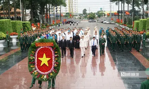 Lãnh đạo Tp.HCM dâng hương tưởng niệm các Anh hùng liệt sĩ