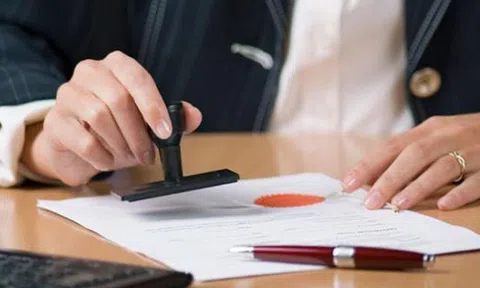 Đề xuất bỏ công chứng giao dịch đất đai: Người mua nhà gặp rủi ro nào?