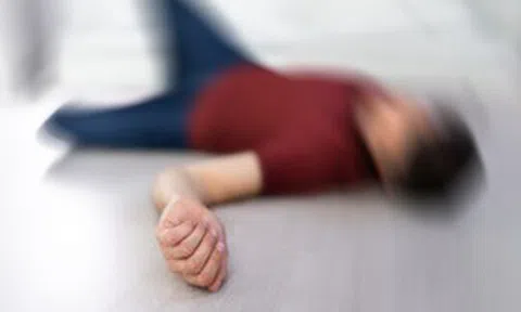 Người đàn ông 40 tuổi gặp họa vì thói quen “vạn người mê” trước khi đi ngủ