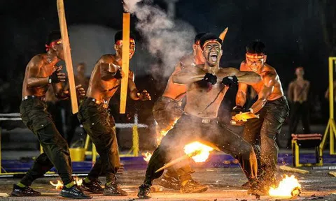 Đặc nhiệm vượt lửa, công phá dưới mưa ở Đà Nẵng
