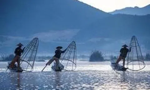 Một thế lực bất ngờ tung hơn nửa nghìn tỷ "gom hàng" trong phiên đầu tháng