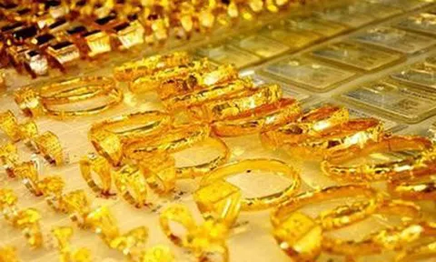 Giá vàng hôm nay (4/8): Tụt dốc về mức thấp