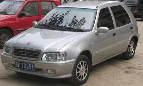 Những chiếc xe 'dột nước mưa' bị nghiền nát của Geely