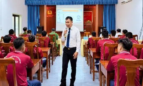 "Chỉ có tránh xa ma túy mới có thể làm lại cuộc đời"