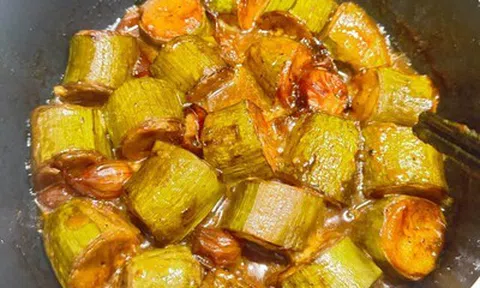 Chuối kho nguyên miếng – Món ăn hot trend gây bất ngờ bởi vị bùi, dẻo, đậm đà