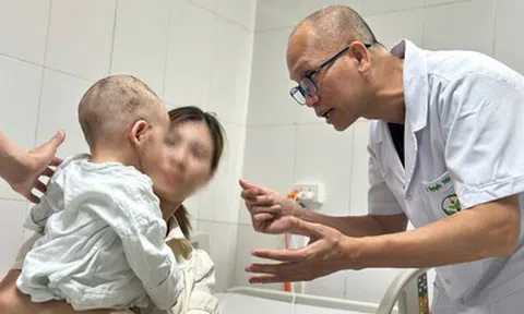 Bé trai 2 tuổi bị đa chấn thương do chó tấn công