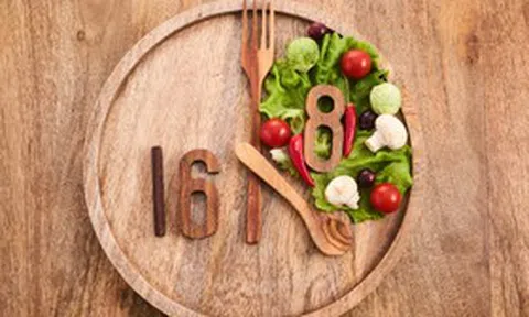 Ăn 16:8 để giảm cân, nam thanh niên 23 tuổi bất ngờ khi đi khám