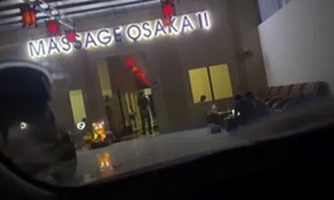Công an kiểm tra hàng loạt cơ sở massage lúc nửa đêm: Thanh niên sinh năm 2000 bị bắt tạm giam