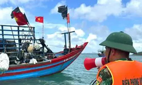 Bão số 4 áp sát, Quảng Ninh tạm dừng tham quan, lưu trú trên biển