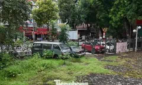Cảnh hoang tàn bên trong khu 'đất vàng' tại phường Hai Bà Trưng vừa bị thu hồi