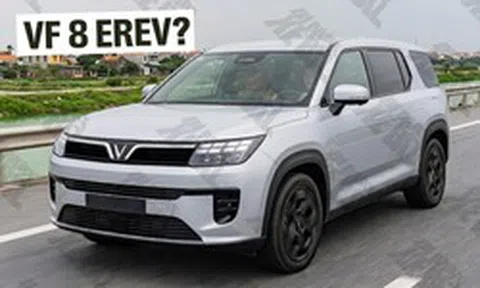 SUV VinFast cỡ trung mới lần đầu lộ diện trên đường: Dáng góc cạnh, gầm cao hơn VF 8, một chi tiết giống xe hybrid