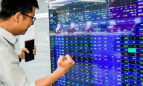 Chứng khoán tuần qua: Thị trường “bùng nổ” phiên cuối tuần, 27 cổ phiếu được thêm mới vào FTSE All-Cap