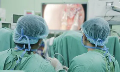 Từ biểu hiện lạ, người đàn ông phát hiện 2 khối u ác tính
