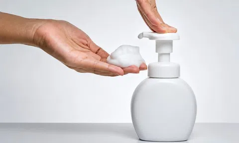 Phát hiện 2 lô dung dịch vệ sinh phụ nữ Rolux AF là hàng giả