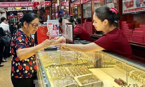 Giá vàng hôm nay (28/8): Đảo chiều tăng trở lại