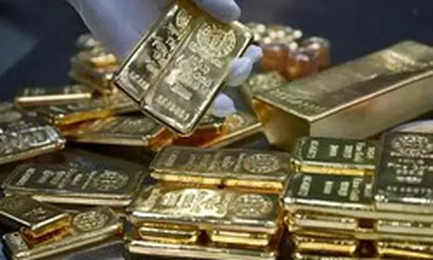 Giọng điệu cứng rắn của Chủ tịch Fed khiến giá vàng lao dốc