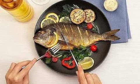 Ăn cá suốt 6 tháng, người đàn ông 62 tuổi bất ngờ khi đi khám