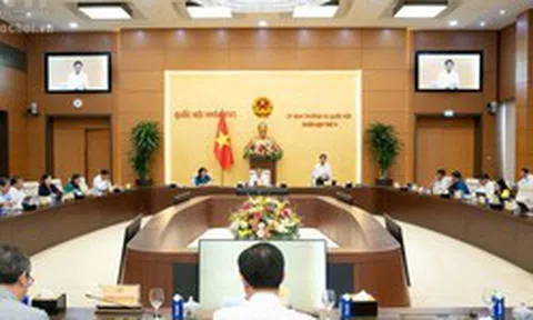 Xem xét thông qua Nghị quyết mới về bảng lương, phụ cấp, tiêu chuẩn bổ nhiệm, điều kiện nâng ngạch...