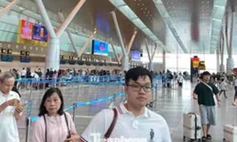 Cảnh trái ngược tại sân bay Tân Sơn Nhất ngày cao điểm 2/9