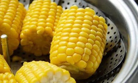 Ăn ngô mỗi ngày suốt 6 tháng, người phụ nữ 60 tuổi bất ngờ khi đi khám