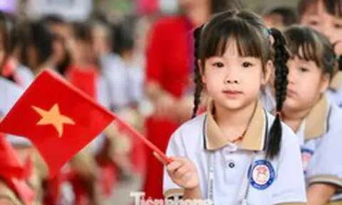 Khai giảng ở xã đảo duy nhất Hà Nội, học sinh không còn phải qua sông đến trường