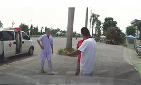 Vụ chở bệnh nhân 16km thu 9,5 triệu đồng: Tài xế và người mặc áo blouse xin lỗi, muốn khắc phục hậu quả
