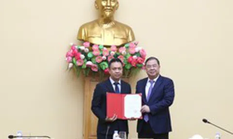 Phó Thủ tướng Thường trực Phạm Gia Túc trao Quyết định bổ nhiệm Thứ trưởng Bộ Công Thương