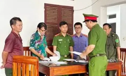 Khởi tố nguyên bí thư và trưởng thôn bán đất trái thẩm quyền