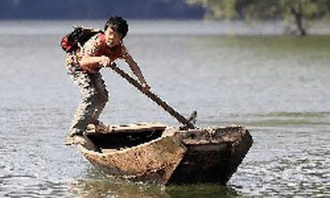 Loạt sếp lớn một doanh nghiệp bất động sản liên tục "bắt đáy" lượng lớn cổ phiếu