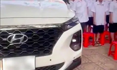 Nữ hiệu phó đỗ ô tô giữa sân trường khi học sinh chào cờ: Bị phản ánh vay tiền giáo viên