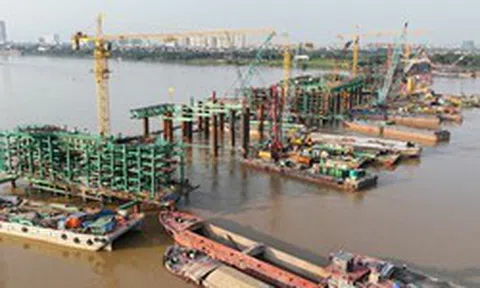 Cây cầu gần 8.000 tỷ đồng bắc qua sông Hồng, có vòm thép uốn lượn qua 6 nhịp, hiện có tiến độ ra sao sau hơn 8 tháng thi công?