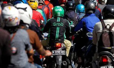 Tổng thống Indonesia nói "Người ta đổ mồ hôi còn anh lại lấy tiền, xin lỗi nhé!": Grab giảm phí thu của tài xế từ 20% xuống 8%
