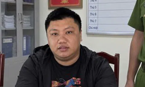 Nguyễn Văn Huân SN 2004 ra đầu thú