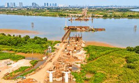 Cận cảnh cây cầu gần 12.000 tỷ đồng bắc qua sông Hồng, nối Hà Nội - Hưng Yên