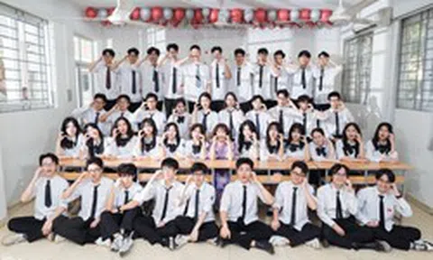 Một lớp có 93% học sinh SAT từ 1.500, 34 em IETLS từ 8.0, 17 suất du học quốc tế