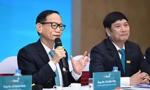 Lộ diện nhóm cổ đông sở hữu hơn một nửa vốn điều lệ của ngân hàng do đại gia Vũ Văn Tiền làm chủ tịch