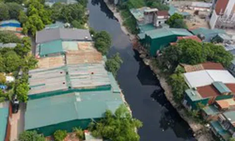Chủ tịch Hà Nội chỉ đạo xử lý nhà xưởng ‘băm nát’ hành lang thoát lũ sông Nhuệ