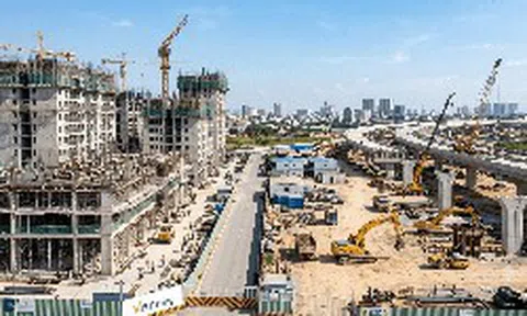 Ngành xây dựng 6 tháng đầu năm 2026: Đơn hàng chất đống, nhà thầu vẫn "ngấp nghé" lo rủi ro?