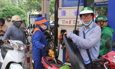 Giá xăng tăng gần 1.400 đồng/lít, dầu diesel tăng gần 1.500 đồng/lít