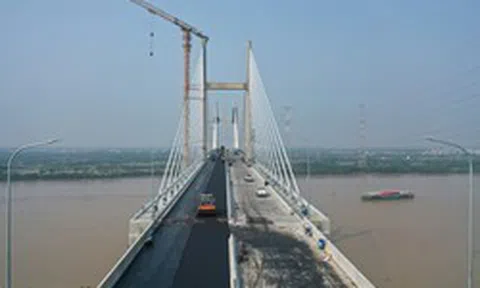 Cầu Phước Khánh nối Đồng Nai - TP.HCM bắt đầu thảm nhựa, tăng tốc về đích