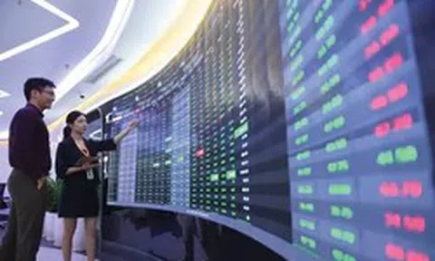 Cổ phiếu chứng khoán hút mạnh dòng tiền