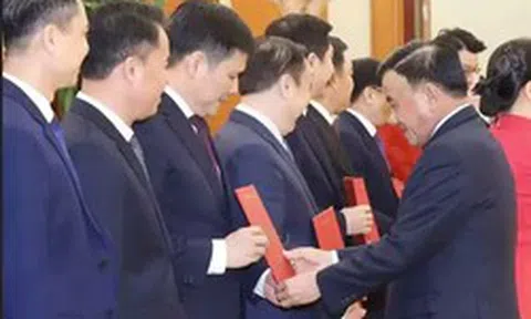 Thông tin về 6 Ủy viên Trung ương, Ủy viên dự khuyết Trung ương Đảng vừa nhận nhiệm vụ mới