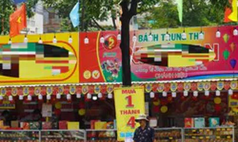 Bánh Trung thu đại hạ giá kiểu 'lạ hoắc'
