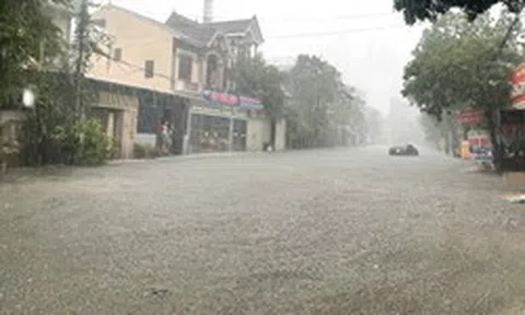 Vì sao Vinh xuất hiện mưa lớn kỷ lục trong hơn 40 năm?