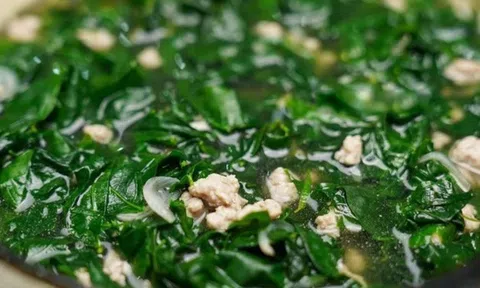Loại rau quen thuộc giàu vitamin C hơn cả cam, ở chợ Việt vừa nhiều vừa rẻ