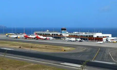Siêu sân bay kẹp giữa núi và biển: Đường băng dài 1,8 km nằm trên 180 trụ bê tông, chỉ bằng 1/2 Nội Bài, Tân Sơn Nhất