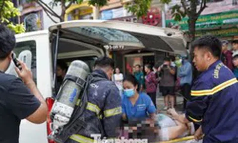 Cháy nhà 4 tầng ở Hà Nội
