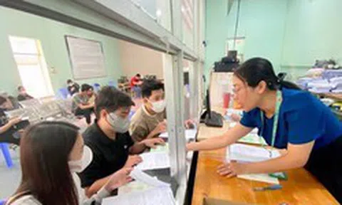 Ký hợp đồng với người đang hưởng trợ cấp thất nghiệp, báo tăng BHXH thế nào?